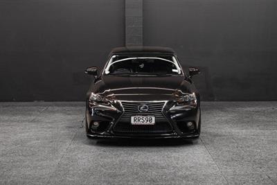 2015 Lexus IS 300h - Thumbnail