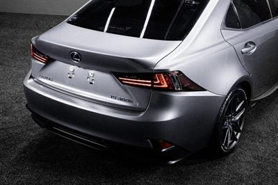 2013 Lexus IS 300h - Thumbnail
