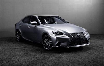 2013 Lexus IS 300h - Thumbnail
