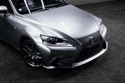 2013 Lexus IS 300h - Thumbnail