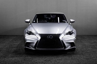 2013 Lexus IS 300h - Thumbnail