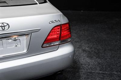 2004 Toyota Crown - Thumbnail