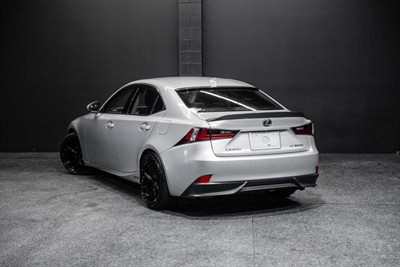 2013 Lexus IS 300h - Thumbnail