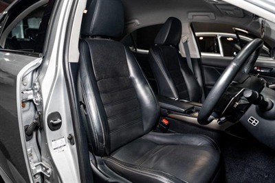 2013 Lexus IS 300h - Thumbnail