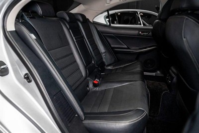 2013 Lexus IS 300h - Thumbnail