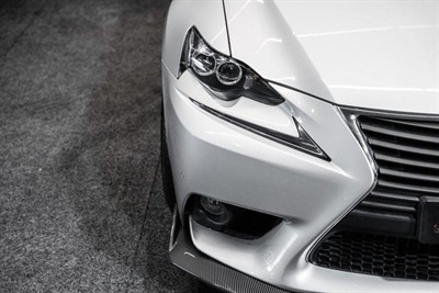 2013 Lexus IS 300h - Thumbnail