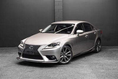 2014 Lexus IS 300h - Thumbnail