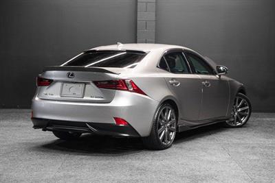 2014 Lexus IS 300h - Thumbnail