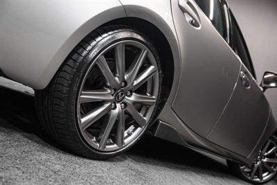2014 Lexus IS 300h - Thumbnail