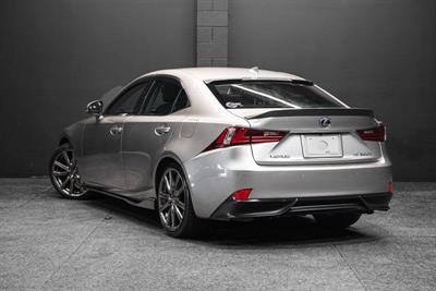 2014 Lexus IS 300h - Thumbnail