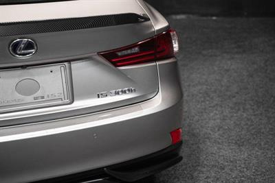 2014 Lexus IS 300h - Thumbnail
