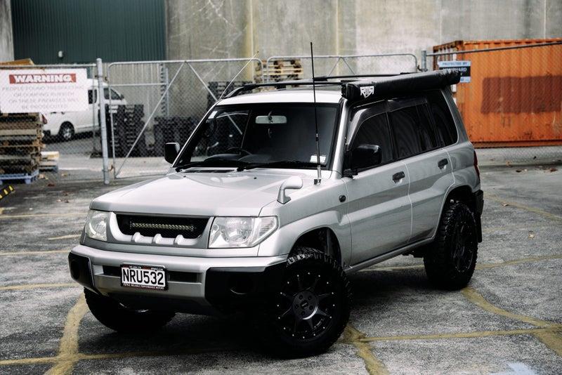 2000 Mitsubishi Pajero