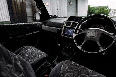 2000 Mitsubishi Pajero - Thumbnail