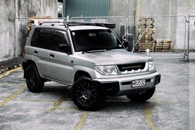 2000 Mitsubishi Pajero - Thumbnail