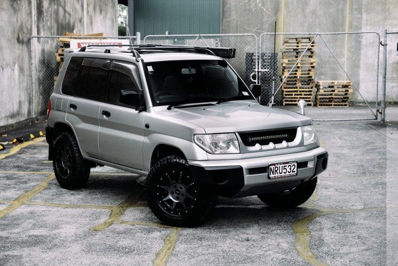 2000 Mitsubishi Pajero