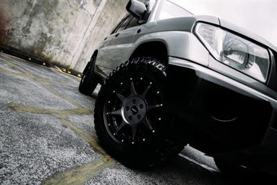 2000 Mitsubishi Pajero - Thumbnail
