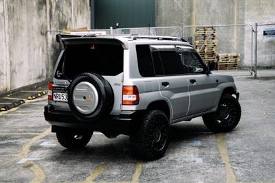 2000 Mitsubishi Pajero - Thumbnail