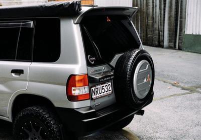 2000 Mitsubishi Pajero - Thumbnail