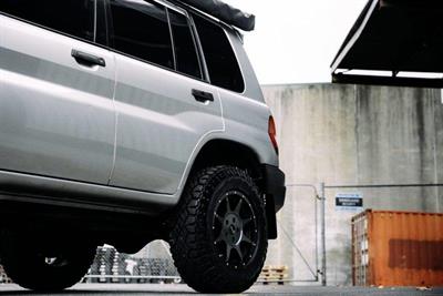 2000 Mitsubishi Pajero - Thumbnail