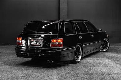 2001 Toyota Crown - Thumbnail