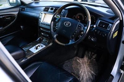 2004 Toyota Crown - Thumbnail