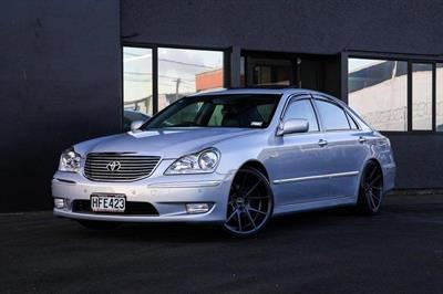 2004 Toyota Crown - Thumbnail
