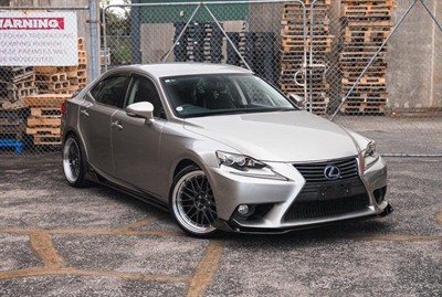 2013 Lexus IS 300h - Thumbnail