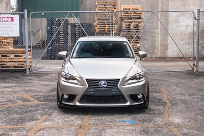 2013 Lexus IS 300h - Thumbnail