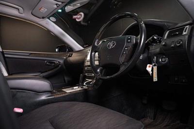 2004 Toyota Crown - Thumbnail