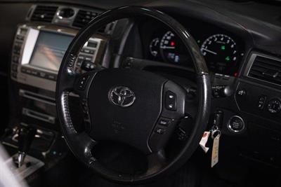 2004 Toyota Crown - Thumbnail