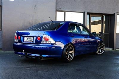 2000 Toyota Altezza - Thumbnail