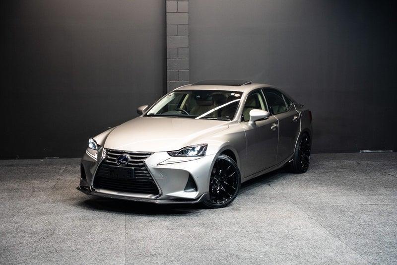 2017 Lexus IS 300h