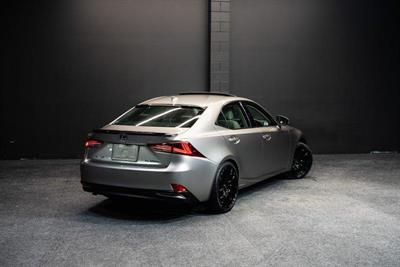 2017 Lexus IS 300h - Thumbnail