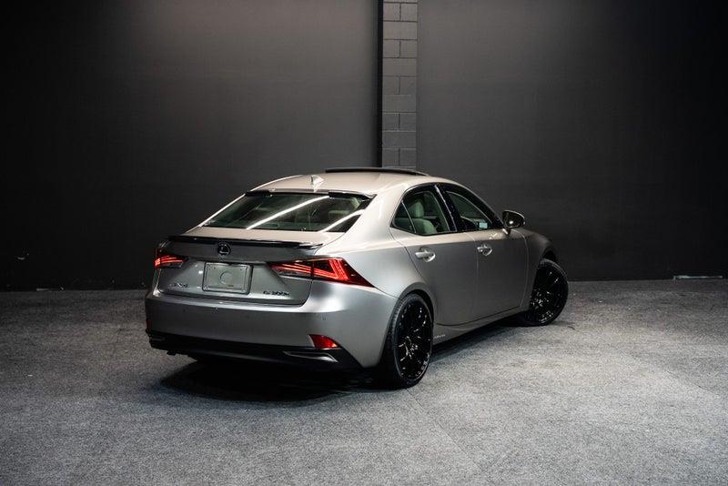 2017 Lexus IS 300h