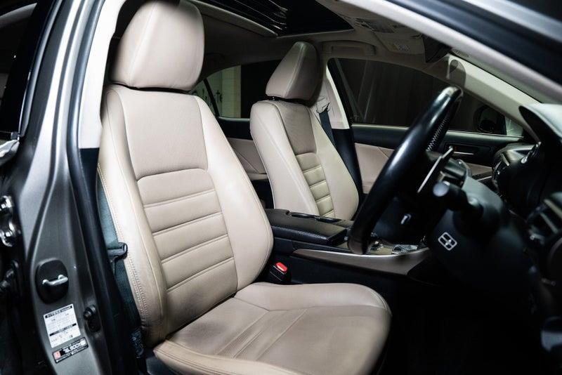2017 Lexus IS 300h