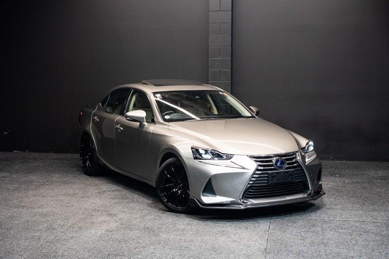 2017 Lexus IS 300h