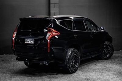 2016 Mitsubishi Pajero Sport - Thumbnail