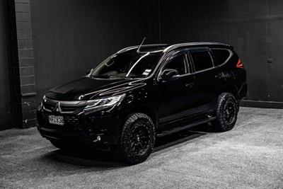 2016 Mitsubishi Pajero Sport - Thumbnail