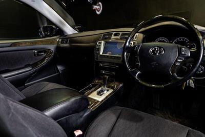 2005 Toyota Crown - Thumbnail