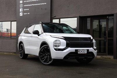 2022 Mitsubishi Outlander - Thumbnail