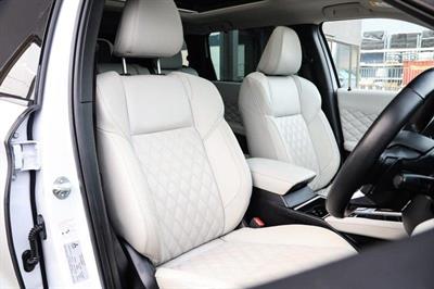 2022 Mitsubishi Outlander - Thumbnail
