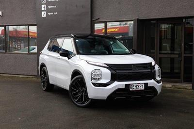 2022 Mitsubishi Outlander - Thumbnail