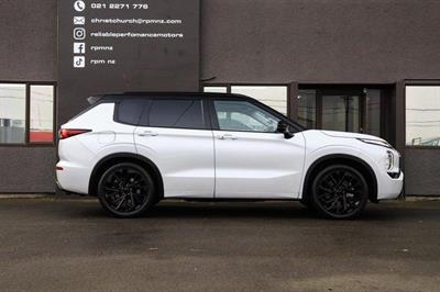 2022 Mitsubishi Outlander - Thumbnail