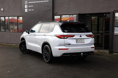 2022 Mitsubishi Outlander - Thumbnail