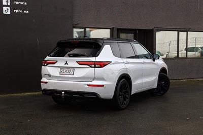 2022 Mitsubishi Outlander - Thumbnail