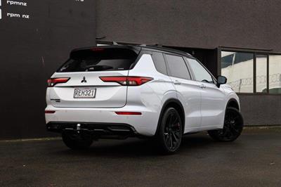 2022 Mitsubishi Outlander - Thumbnail
