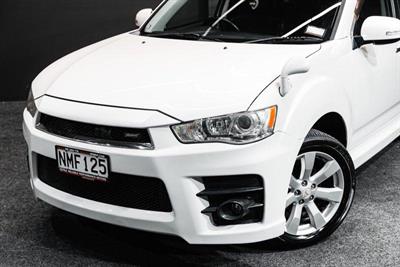 2011 Mitsubishi Outlander - Thumbnail