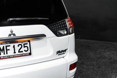 2011 Mitsubishi Outlander - Thumbnail