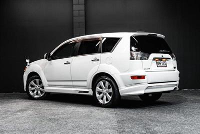 2011 Mitsubishi Outlander - Thumbnail