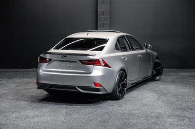 2013 Lexus IS 300h - Thumbnail